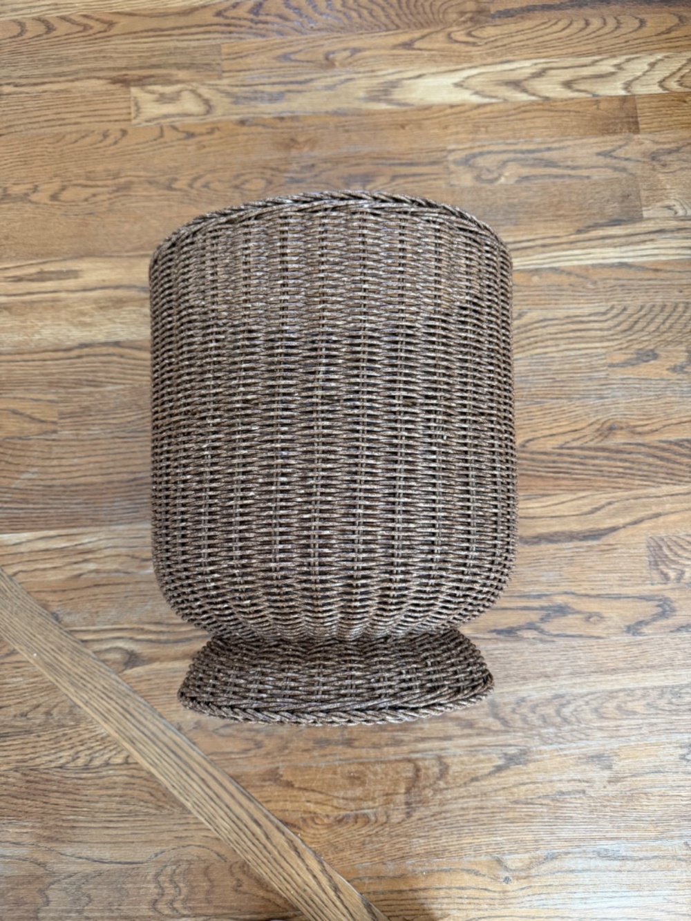 NEW 16.9 Inch Brown Woven Resin Urn Planter, Decorative Rattan-Style Wicker
